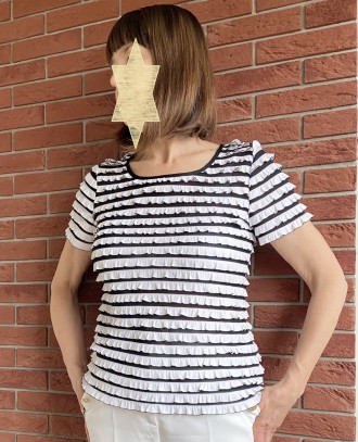
Жіноча футболка-блузка морячка з еластичного трикотажу в чорно-білу смужку з др. . фото 2