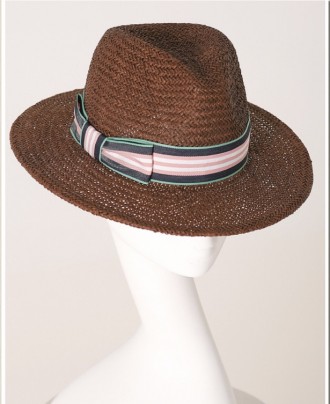 Изысканная летняя шляпа из натуральной ажурной соломки. Украшает эту модель лент. . фото 3