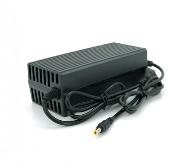 Зарядное устройство Jinyi для литиевых аккумуляторов 24V 2A, штекер 5,5, с индик. . фото 3