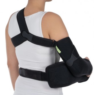 Плечевой бандаж помогает держать руку под углом 30 градусов на расстоянии от тел. . фото 6