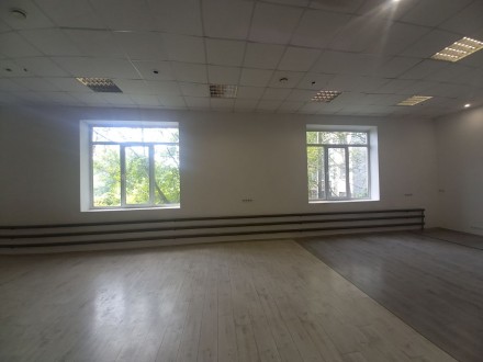 Великий офіс на Гагаріна. 1 велика кімната+2 невеликих+су+ коморка.
Висока стел. . фото 7