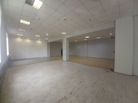 Великий офіс на Гагаріна. 1 велика кімната+2 невеликих+су+ коморка.
Висока стел. . фото 4