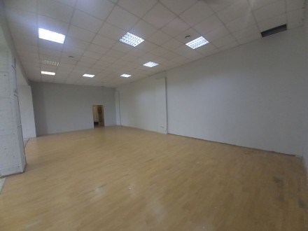 Великий офіс на Гагаріна. 1 велика кімната+2 невеликих+су+ коморка.
Висока стел. . фото 2