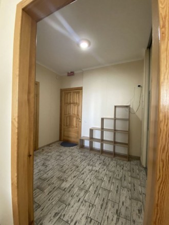 Одна окрема кімната + простора кухня з можливістю зонування та облаштування зони. . фото 5