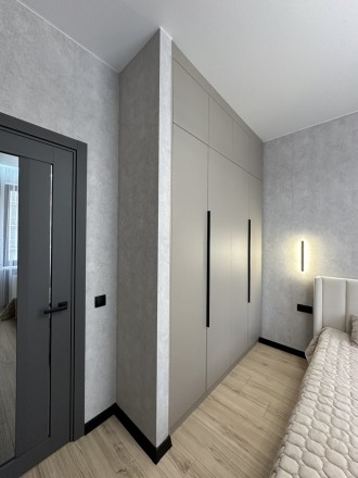 
 27241 Продам 1-комнатную квартиру в ЖК Акрополь 2.
Средний этаж с видом на пар. . фото 2