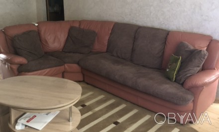 Комбинированный угловой диван состоит из трёх соединённых частей (розовый цвет н. . фото 1