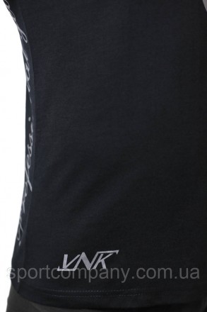 Футболка VNK Black
Комфортна, стильна і практична футболка VNK Black виконана з . . фото 9