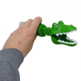 Интересная игрушка 2 в 1. Выполнена в виде крокодила, умеющего хвататьпредметы р. . фото 3