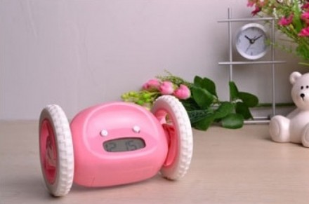 Убегающий будильник на колесиках Pink
Будильник - для любителей поспать.Если его. . фото 2