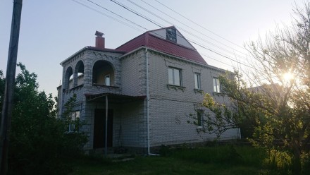 Продам будинок в селі  Шкарівка.  Розташований в центрі села. Побудований в  дві. . фото 2