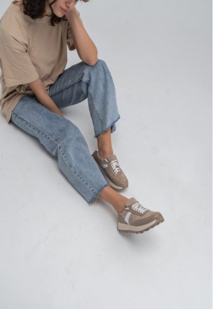 37 розмір - 24 см
Жіночі стильні бежеві шкіряні кросівки із замшевими вставками . . фото 6
