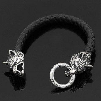 Цей браслет із чорних переплетених ремінців з унікальними деталями у формі вовкі. . фото 4