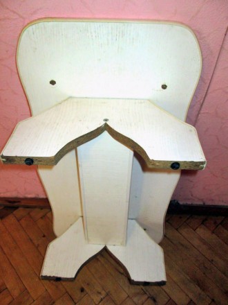 Столик дерев'яний білий для побутових потреб а також як підставка для ранкової к. . фото 4