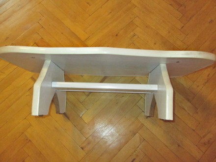 Столик дерев'яний білий для побутових потреб а також як підставка для ранкової к. . фото 3