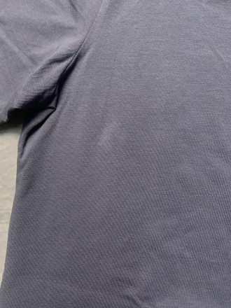 
Базова однотонна футболка на кожен день:- має прямий крій;- горло з круглим вир. . фото 6