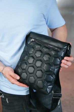 
- Класична сумка-месенджер- Лаконічний дизайн- Матеріал: шкірозамінник високої . . фото 7