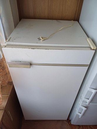 Продам холодильник "Бирюса 10" в робочому. стані. Висота 120, ширина 5. . фото 3