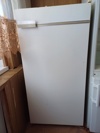 Продам холодильник "Бирюса 10" в робочому. стані. Висота 120, ширина 5. . фото 2