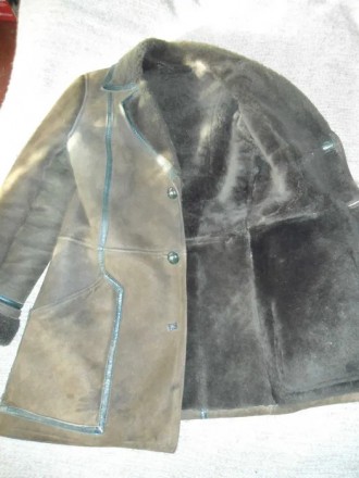 Мужская дубленка б/у, стиль пиджак, размер М, длина рукава 63,5.Цвет болотный.. . фото 3