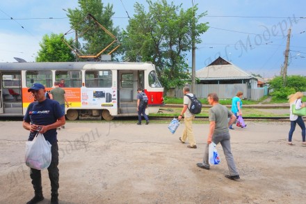 Крамничка розташована прямо на зупинці біля розвороту трамвая наприкінці вулиці . Новожаново. фото 5