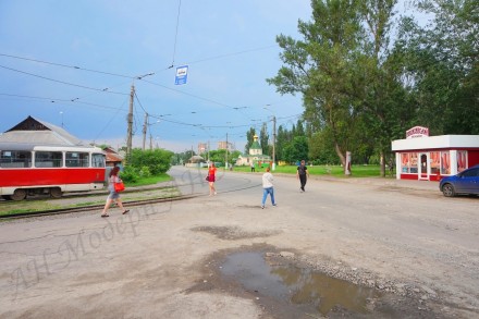 Крамничка розташована прямо на зупинці біля розвороту трамвая наприкінці вулиці . Новожаново. фото 6