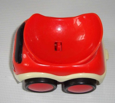Іграшкова машинка червона стан та розміри на фото, дуже міцна, ходила до садочка. . фото 5