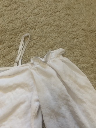 Блуза- топ фірми H&M. Розмір XS. Колір білий. Стан чудовий. Довжина без урах. . фото 4