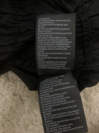 Чорна блуза фірми H&M. Розмір XS. Стан чудовий. Довжина 42 см, ширина 31 см.. . фото 4