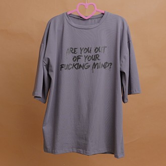 Модна вільна футболка подовжена оверсайз, неймовірно стильна футболка жіноча гра. . фото 3
