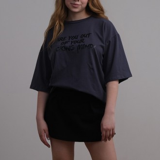 Модна вільна футболка подовжена оверсайз, неймовірно стильна футболка жіноча гра. . фото 2