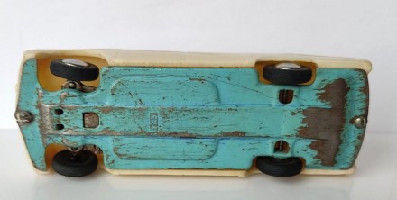Чайка ГАЗ-13 карболит игрушка СССР с поворотными колесами машинка. . фото 5
