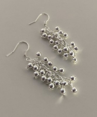 Жіночі сережки-вісюльки з намистинами із стерлінгового срібла 925 проби з родієв. . фото 4