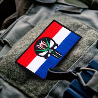 Шеврон "Флаг Нидерландов + Череп Карателя с тюльпаном" – эффектное сочетание нац. . фото 3