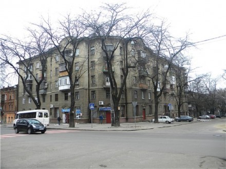 Центр города. Классическая сталинка.
Средний этаж, двусторонняя,квартира в хоро. Приморский. фото 2