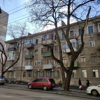 В центре на Новосельского,классическая двухсторонняя сталинка с двумя балконами,. Приморский. фото 2