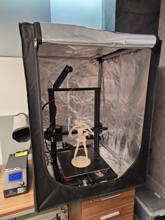 Моденрнізован й 3D принтер Creality CR-10.

Проведені наступні модифікації:
З. . фото 2