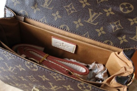 
 
 Сумка Louis Vuitton Pochette Metis Monogram
 Легендарная канва Monogram в со. . фото 7