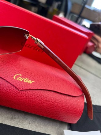 
 
 Солнцезащитные очки Cartier с деревянными дужками и коричневыми стеклами
Про. . фото 10