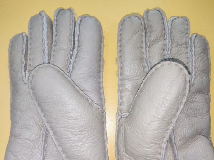 Перчатки UGG Gloves Australia,, с дубленой кожи на меху, ширина-9см, длина-25см,. . фото 6
