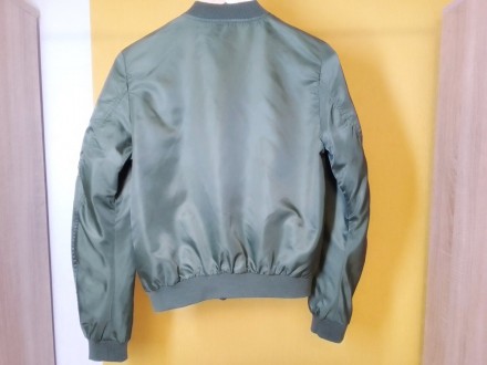 Продається імпортна легка куртка "бомбер", стандартний розмір М (азіат. . фото 3
