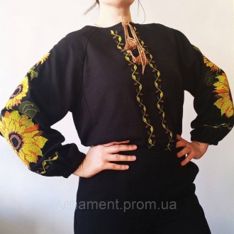 
Стильна жіноча чорна вишиванка з яскравими соняшниками на рукавах, це зоба любо. . фото 6