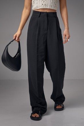 С этими женскими брюками из плотной костюмной ткани со стрелками спереди и сзади. . фото 2