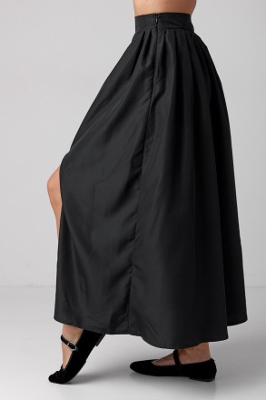 Легкая юбка из плащевки от LUREX подойдет для активных девушек, которые всегда в. . фото 3