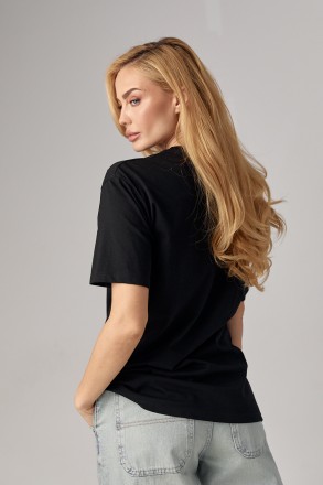 Эта женская трикотажная футболка станет ярким и стильным элементом вашего гардер. . фото 3