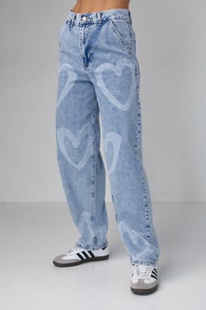 Женские джинсы с принтом в форме сердца - это очаровательный и стильный элемент . . фото 7