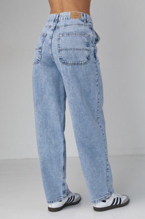 Женские джинсы с принтом в форме сердца - это очаровательный и стильный элемент . . фото 3