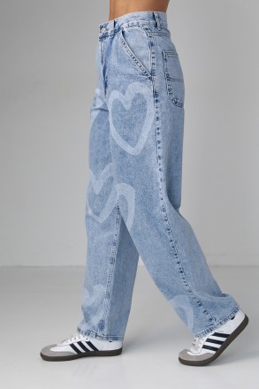 Женские джинсы с принтом в форме сердца - это очаровательный и стильный элемент . . фото 6