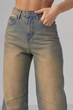 Женские джинсы скейтер с эффектом two-tone coloring  - это широкие брюки с обили. . фото 6