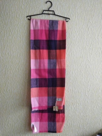 Новий яскравий мякенький шарф , Joules, Сток.
Ширина 31 см.
Довжина 175 см.. . фото 4