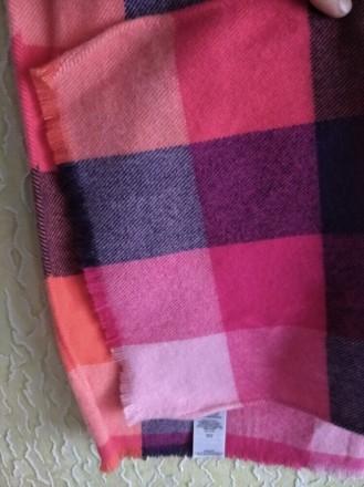 Новий яскравий мякенький шарф , Joules, Сток.
Ширина 31 см.
Довжина 175 см.. . фото 6